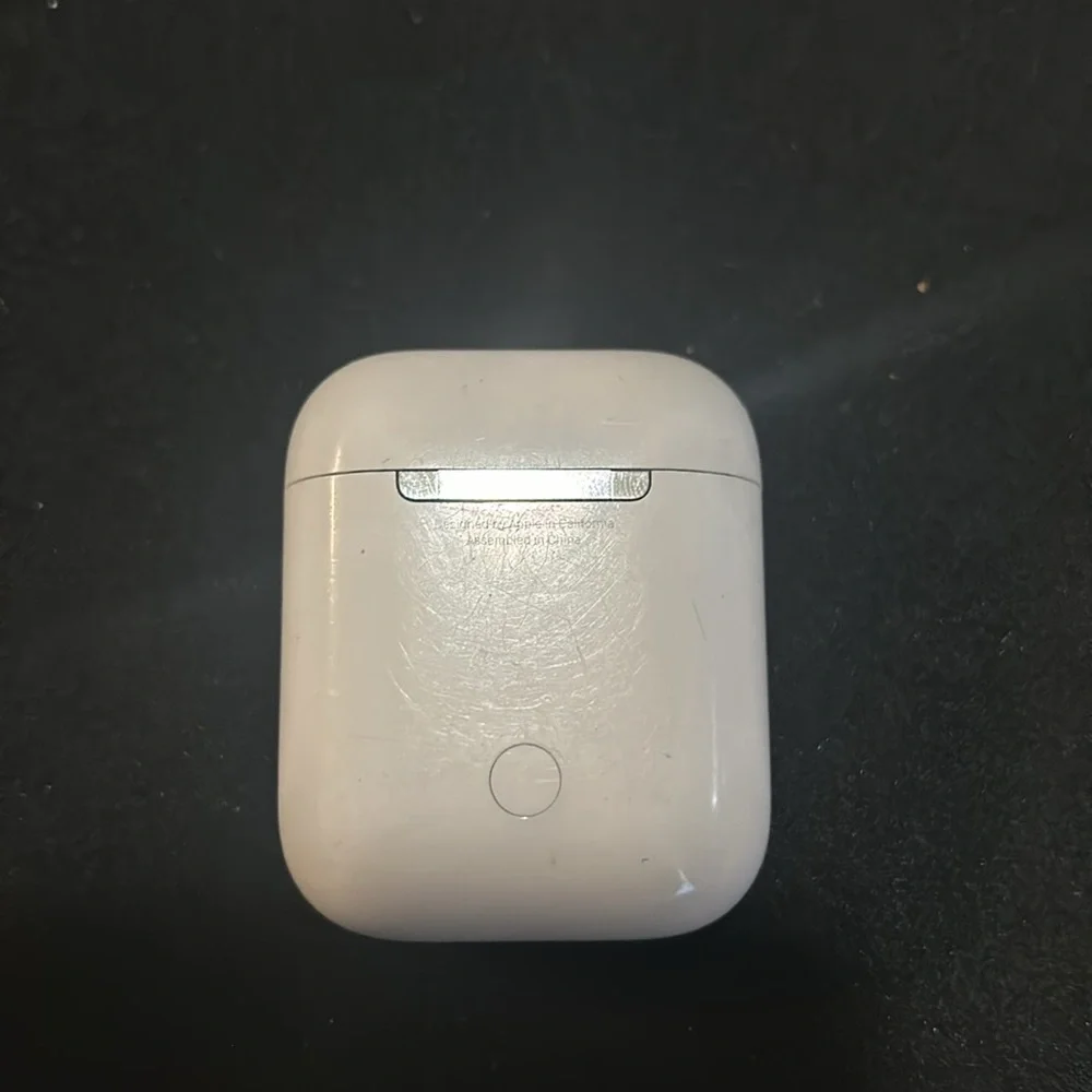 AirPod CASE - Picture 2 of 4
